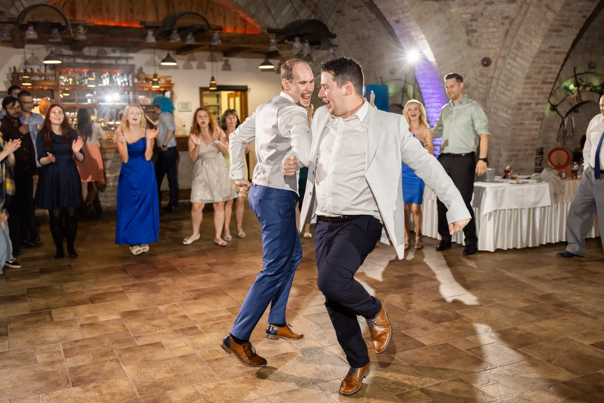 DJ Szabó Csaba a keverőpultnál